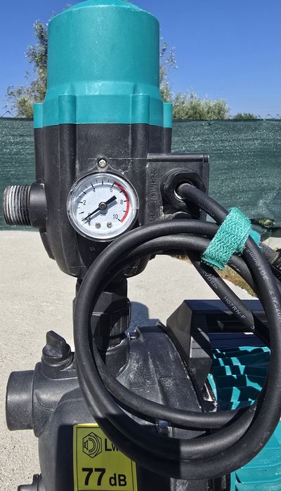 Bomba hidrofórica / Bomba automática
Plástico resistente, pressão 4 bar, altura 40 m, auto-escorvão, proteção a seco, conexões G1", IPX4