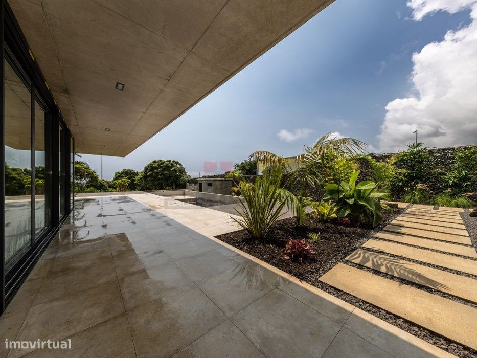 Refúgio Exclusivo com Vista Mar em São Roque, São Miguel