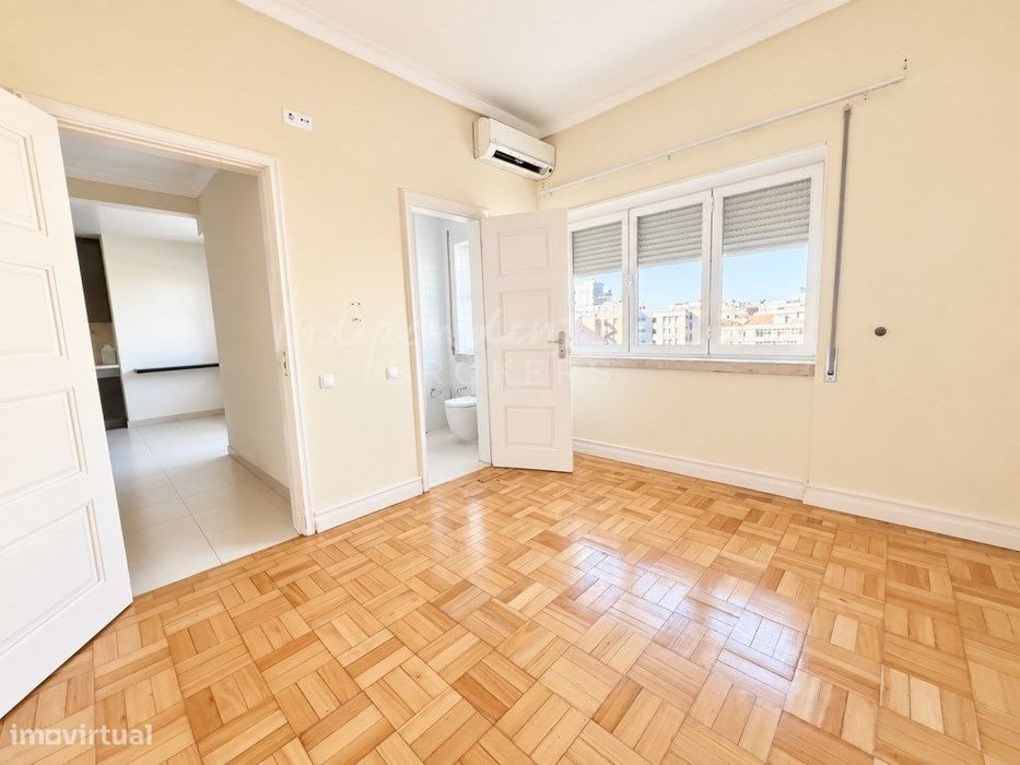 Apartamento T5 Para Arrendamento [Avenida António Augusto Aguiar]
