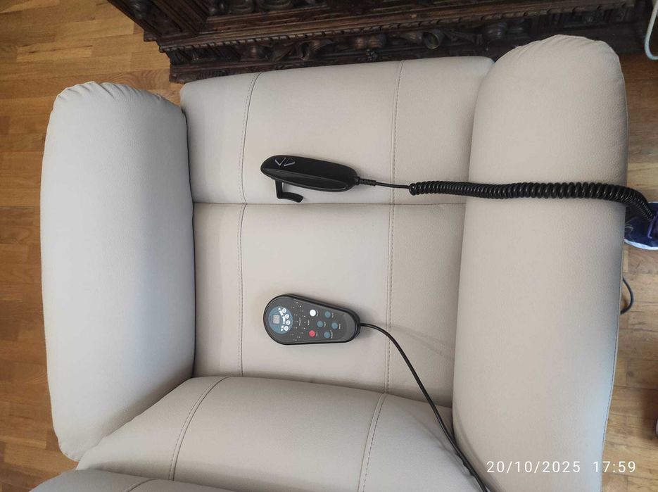 Poltrona Reclinável com Massagem Carminda