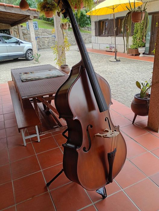 Contrabaixo como novo