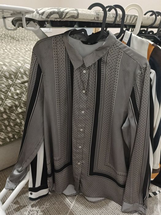 14 koszul w rozmiarze S/M lub oversize. Bez zniszczeń