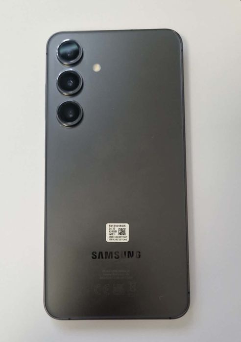 Samsung s 24 z akcesoriami