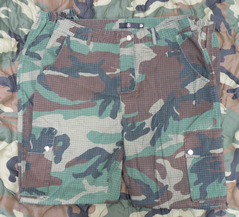 Spodnie joggery woodland  MISSGUIDED rozm.S