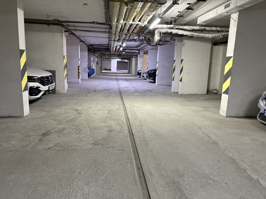 Продаж паркомісця біля Любави Святотроїцька