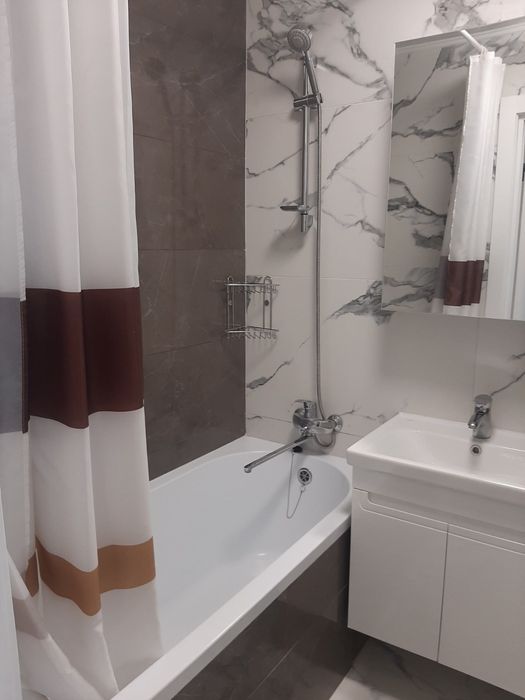 Квартира подобово .на  пару  годин центр Оперний