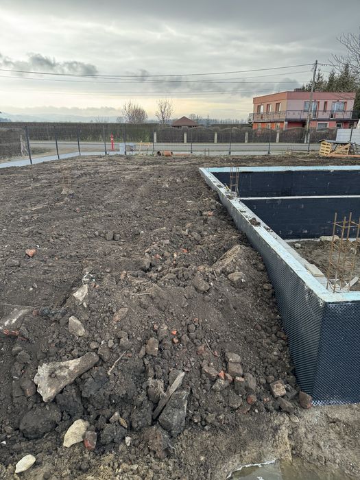 Usługi  koparką    Obrotową Mecalac 12. I minikoparką