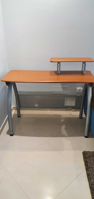 Secretária e mesa de estudos