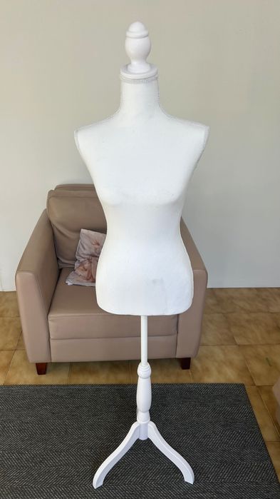 Manequim extremamente nova