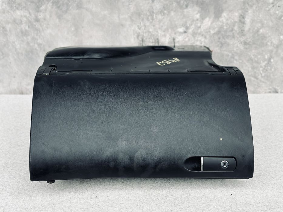 Бардачок Ауді А4 Б6 7 кришка бардачка Audi A4 B6 7 розборка