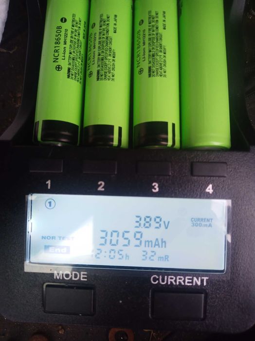 Сучасні Зарядні пристрої Litokala Lii LiitoKala Engineer Lii-300