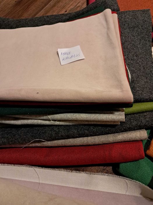 Materiały tapicerskie, końcówki materiałów, duże kawałki, ponad 9 kg
