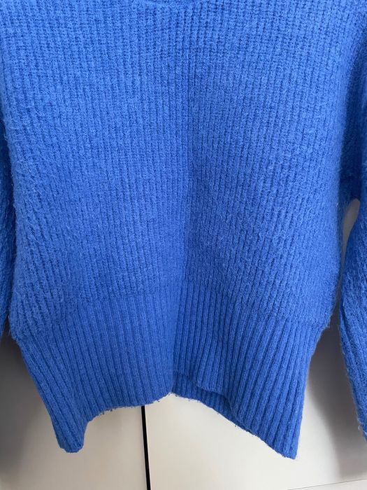 Жіночий светр синього кольору