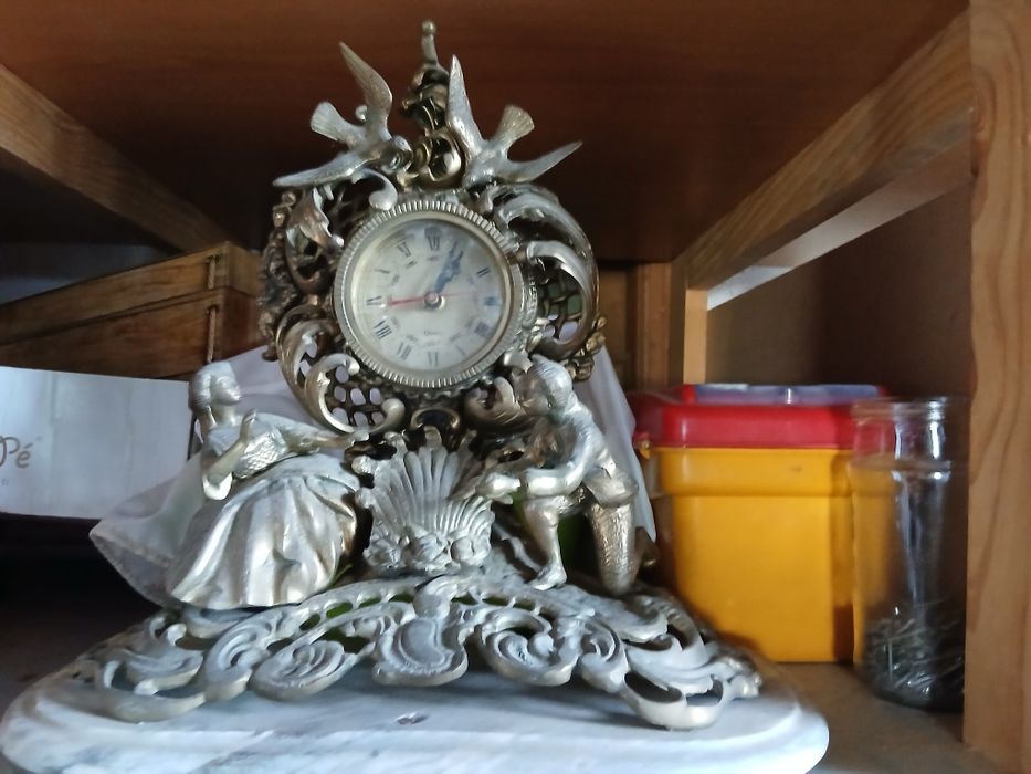 Mesa pipo em castanho