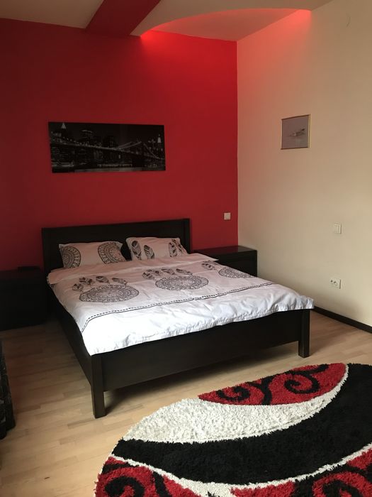 Погодинно подобово квартира в центрі