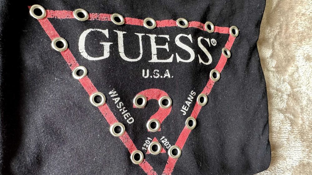 T shirt Guess, como nova!