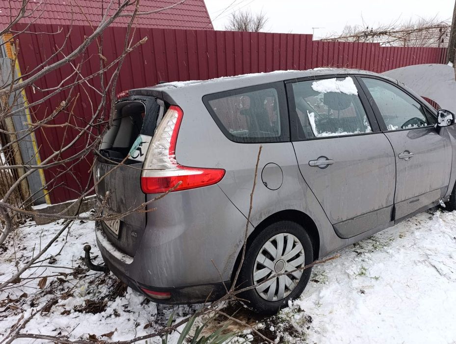 Продам авто, потребує кузовних робіт