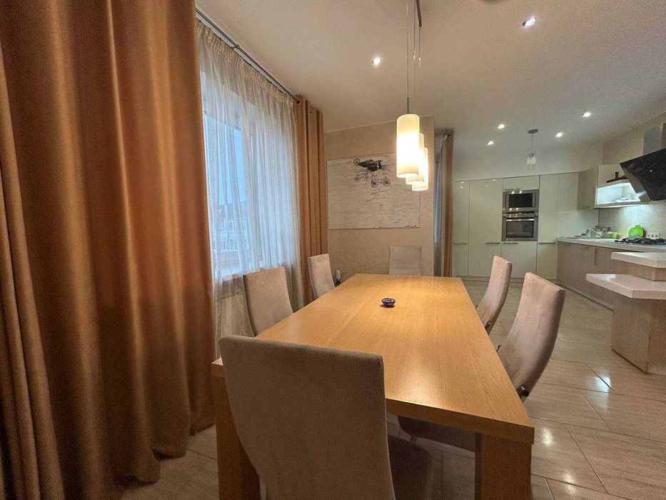 Продаж дворівневої квартири 4кімнати в центрі Ворзеля 229м2 СЕРТИФІКАТ