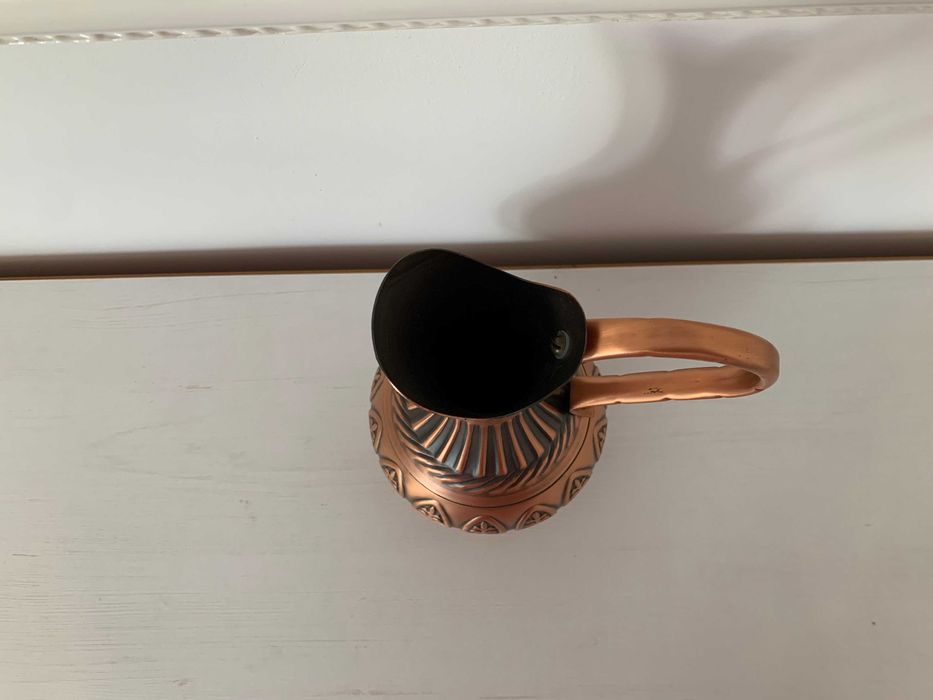 Dekoracyjny wazon dzbanek ze wzorem mosiądz 21cm