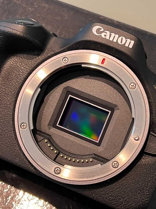 Kit de fotografia Canon R50 com lente 18-135, filtro CPL e 3 baterias extra
