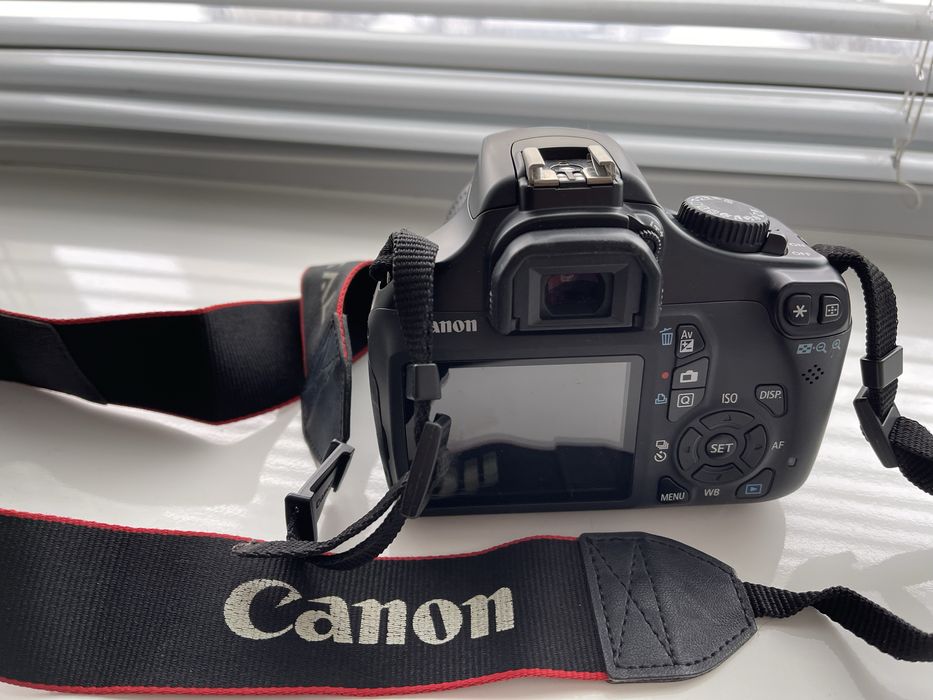 Дзеркальний фотоапарат Canon EOS 1100D