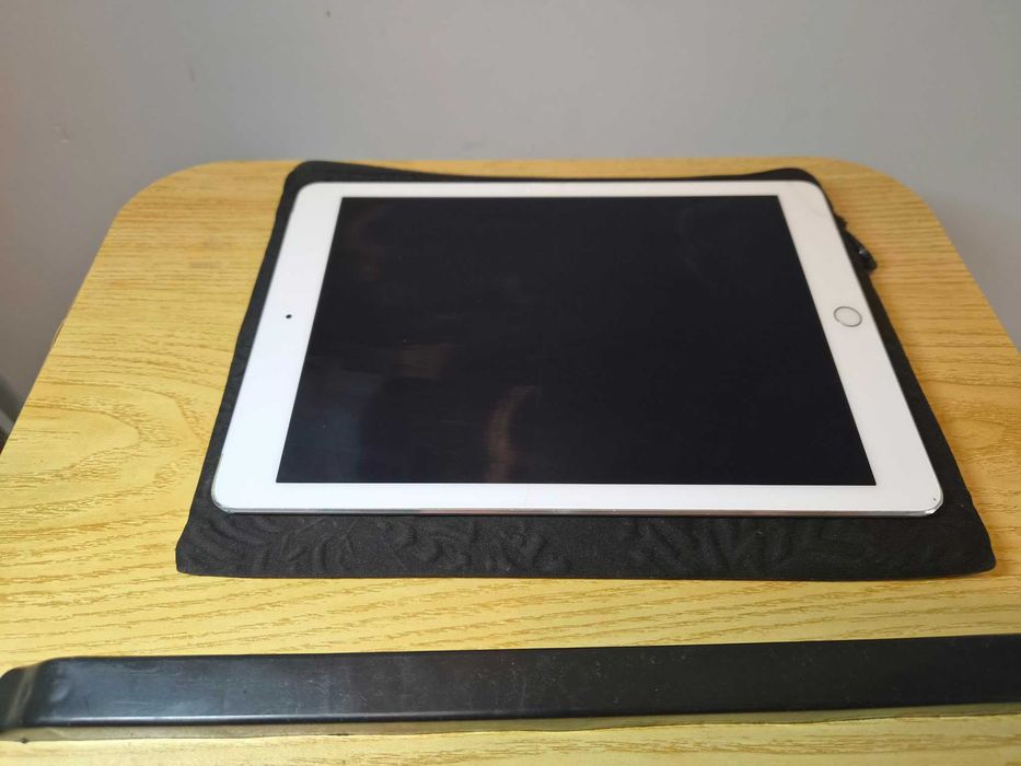 Sprzedam Apple iPad Air 2 model A1567.