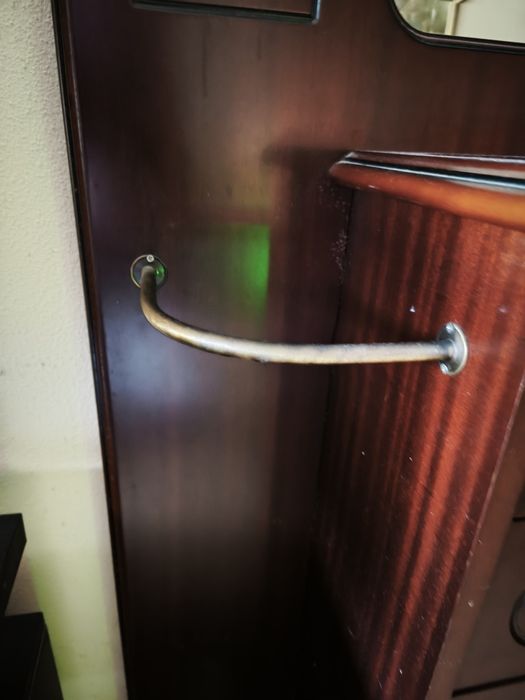 Móvel de Entrada Clássico em Madeira Maciça – Elegância