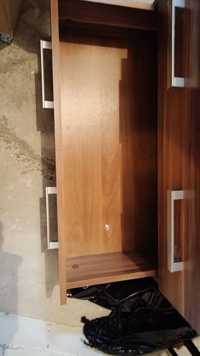 Komoda brązowa z szufladami