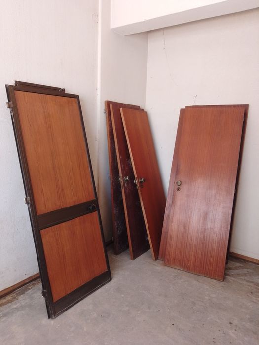 Portas usadas em bom estado