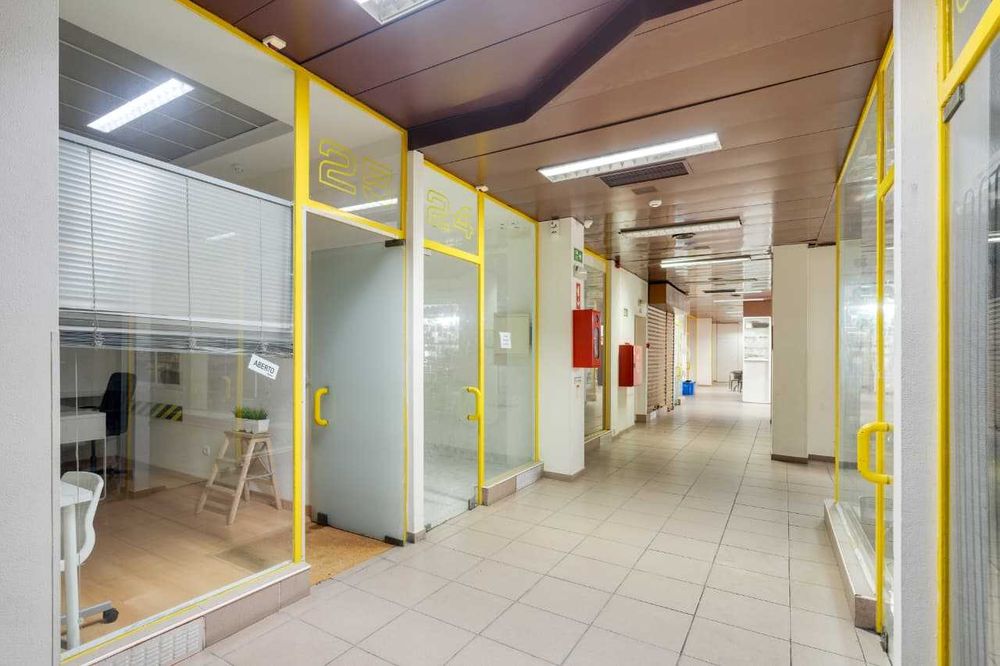 Loja/Escritório localizado no Centro Comercial Stromp