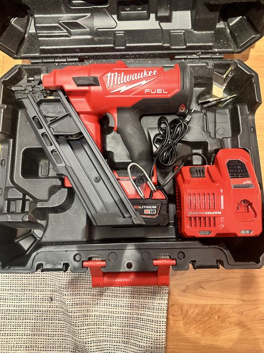 Pistola de Pregos de Estruturas MILWAUKEE M18FFN-0C