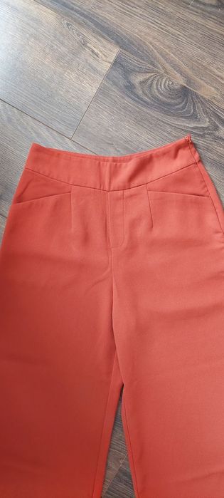 Spodnie damskie z szerokimi nogawkami Bershka 34