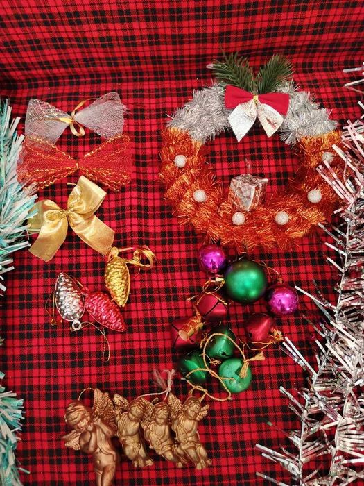 Новорічні прикраси, мішура, статуетки, фігурки – подарунки - Новий рік