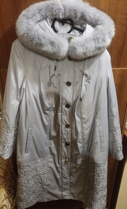 Сіре зимове пальто з натуральним хутром песця