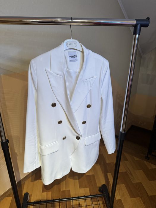 Білий жіночий піджак Італія розмір М