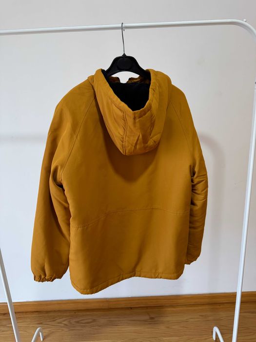 Casaco desportivo com capuz