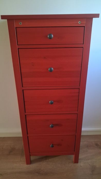 Cómoda / camiseiro 5 gavetas  hemnes vermelho
