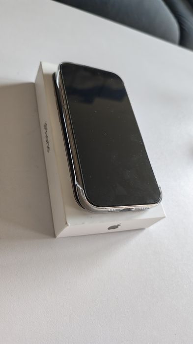 iPhone 16 pro 256GB natural titanium