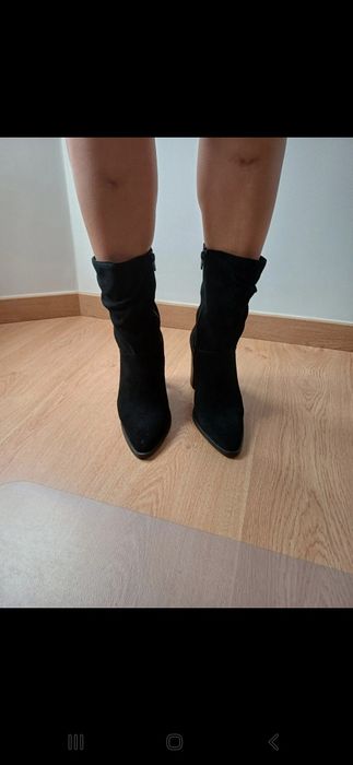 Botins pretos em Couro