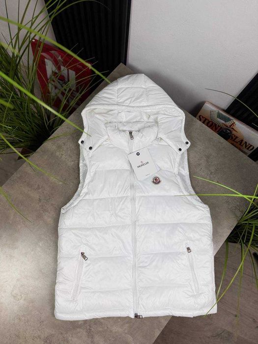 Жилетка Moncler біла