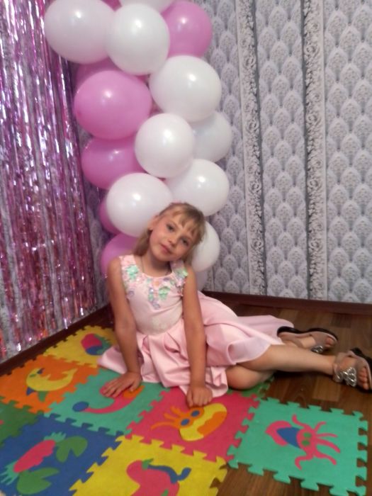 Продам сукню на 7 років