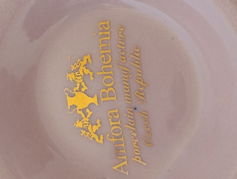 Różowa porcelana