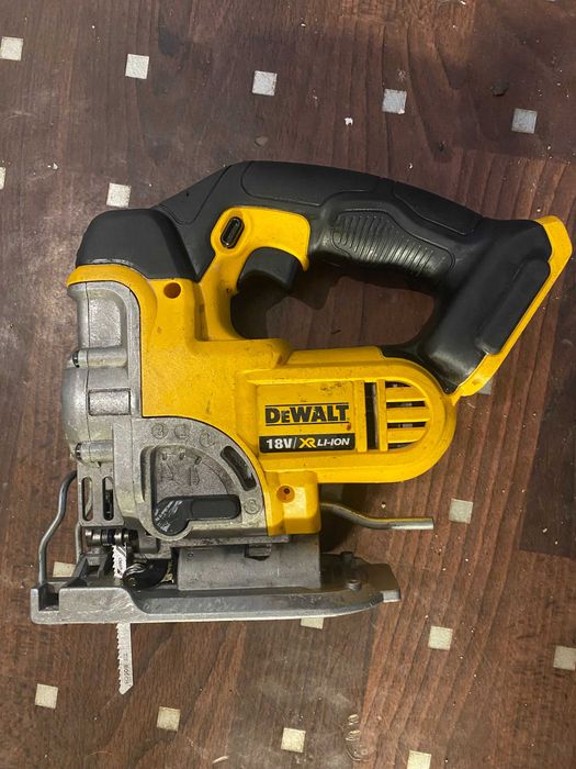 DEWALT wyrzynarka DCS 331