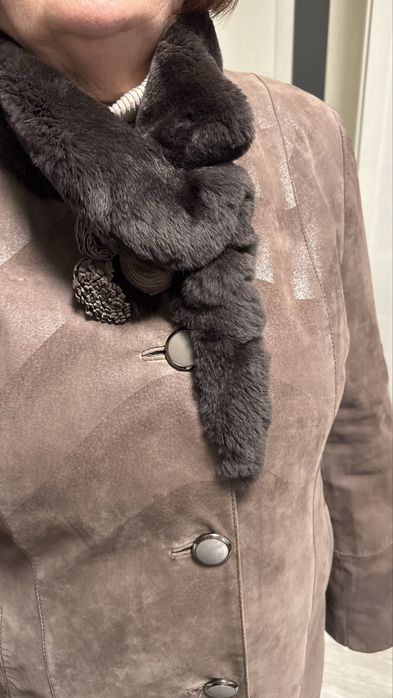 Жіноче натуральне шкіряне ( утеплене) демисезонне пальто. Розмір 52.