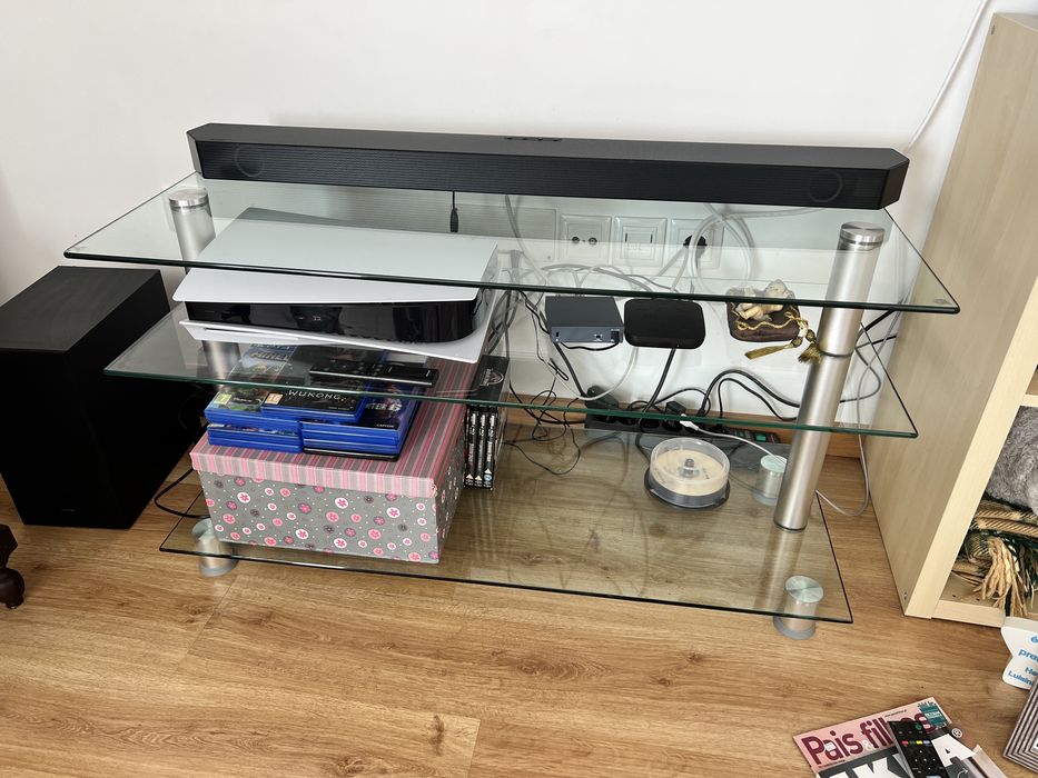 Mesa de apoio à televisao