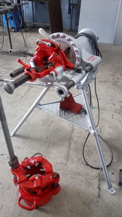 Máquina de abrir roscas Ridgid com cabeçote até 4"