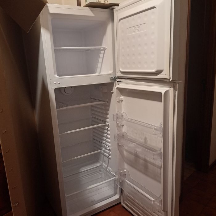 160€ Frigorífico Ariston Hotpoint