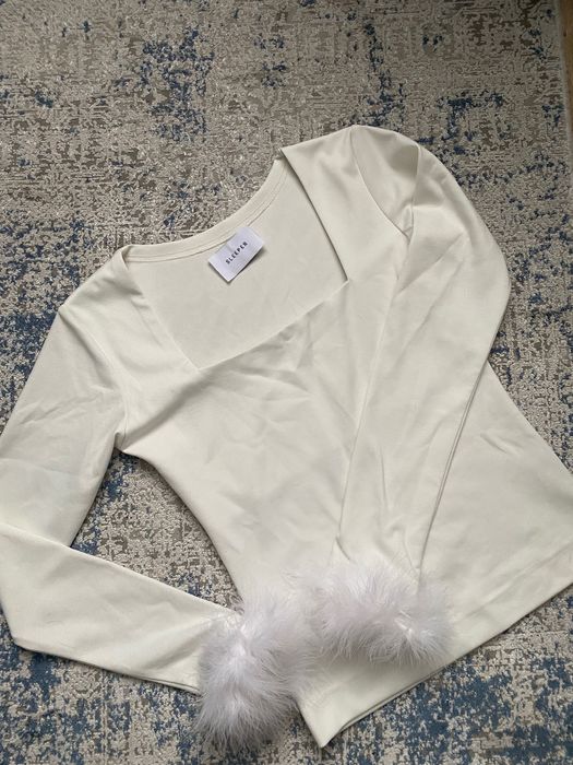 Білий костюм вихідного дня з легінсами зі зйомним пір’ям Sleeper