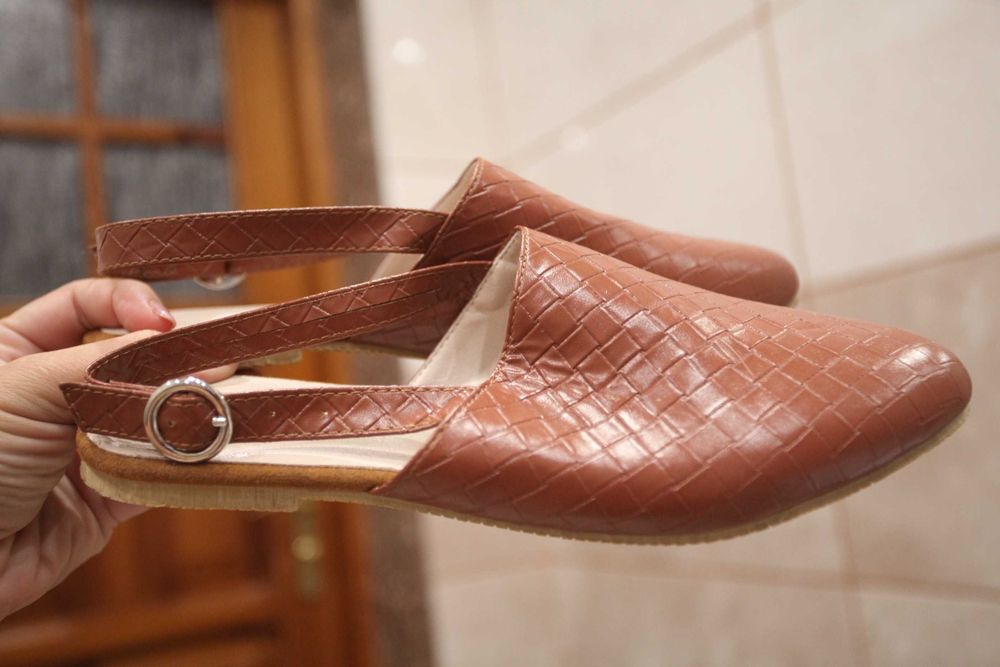 Eleganckie nowe wygodne buty sandaly r.38 25cm wkładka