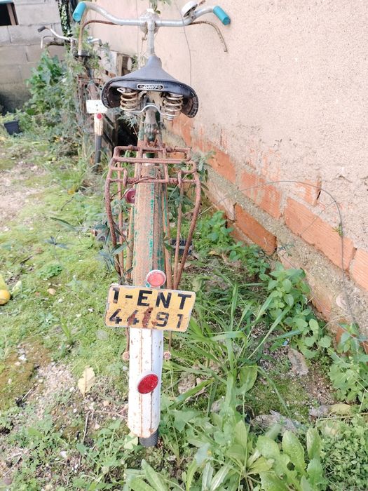 Bicicleta  antiga para restauro